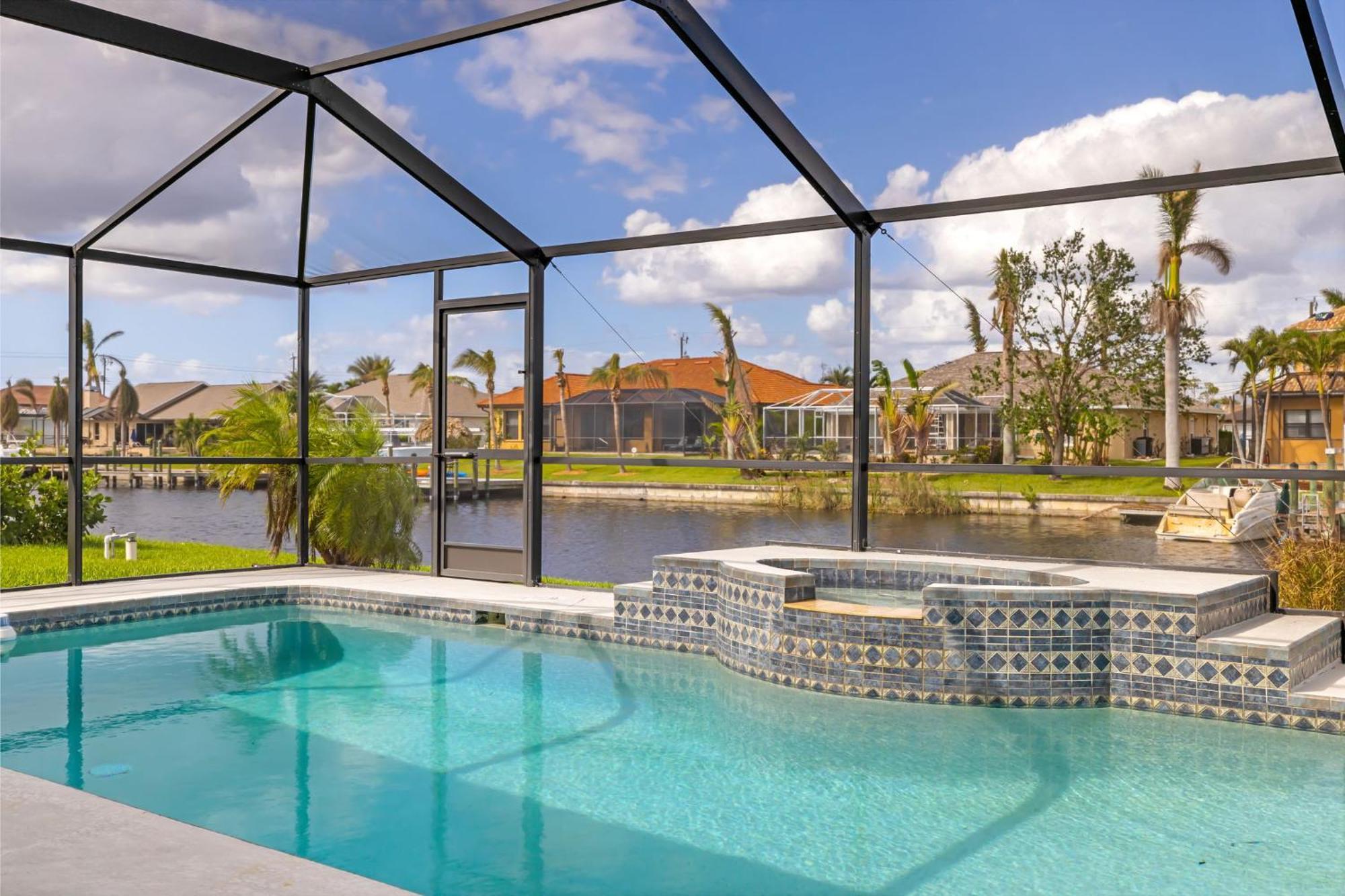 Fully Remodeled Electric-Heated Pool Home On Gulf-Access Canal - Villa Sunny Cape Coral Exterior photo