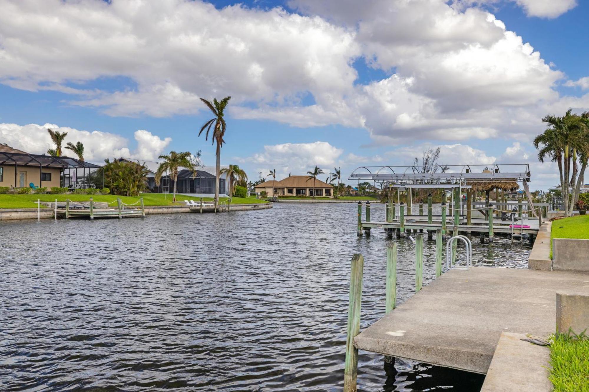 Fully Remodeled Electric-Heated Pool Home On Gulf-Access Canal - Villa Sunny Cape Coral Exterior photo