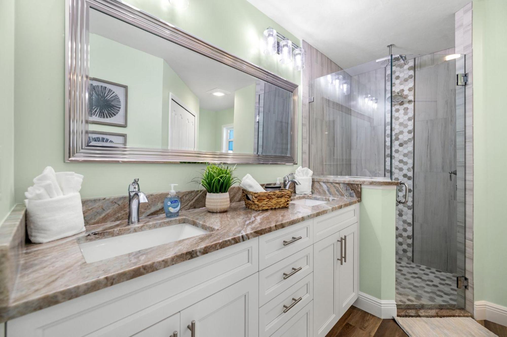 Fully Remodeled Electric-Heated Pool Home On Gulf-Access Canal - Villa Sunny Cape Coral Exterior photo